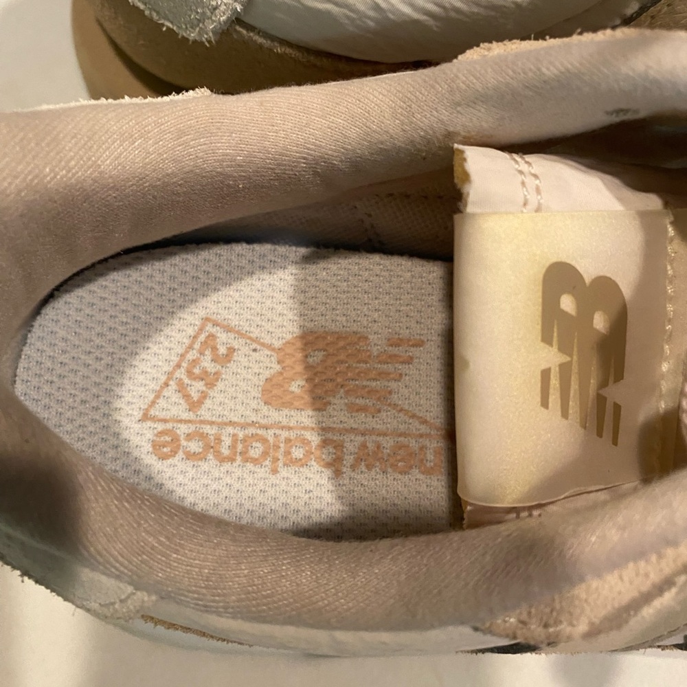 NEW BALANCE NB 237 Womens Sz 7 Beige White Athletic Textured Shoes Sneakers EUC - Picture 3 of 16